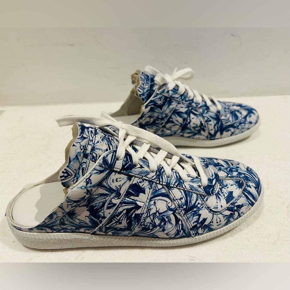 So cool new in box Martin Margiela blue and white leather print slides. Size 38
